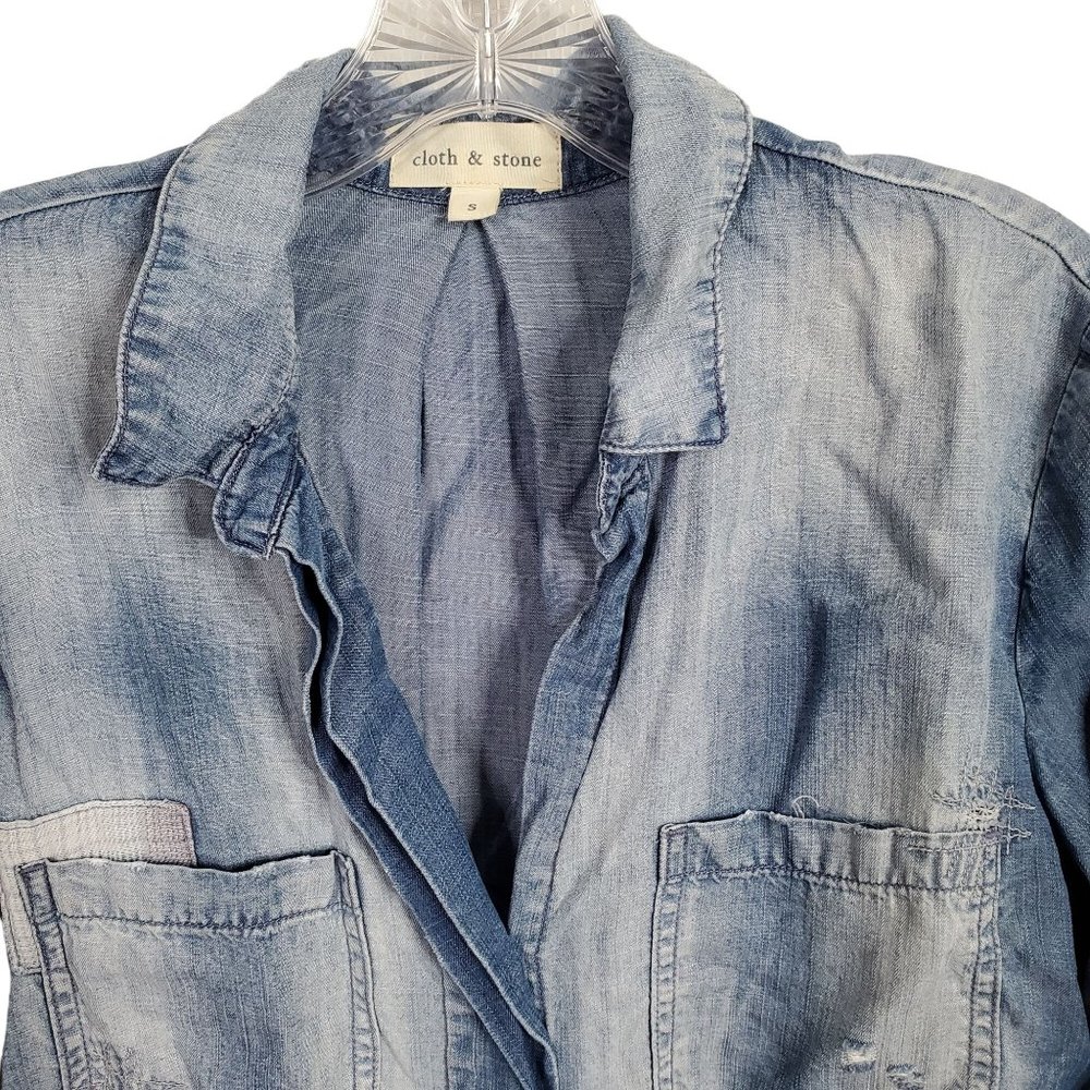 Cloth & Stone Size S Shirt Chambray Button Down Distressed Roll Tab Split Tail - Picture 8 of 12